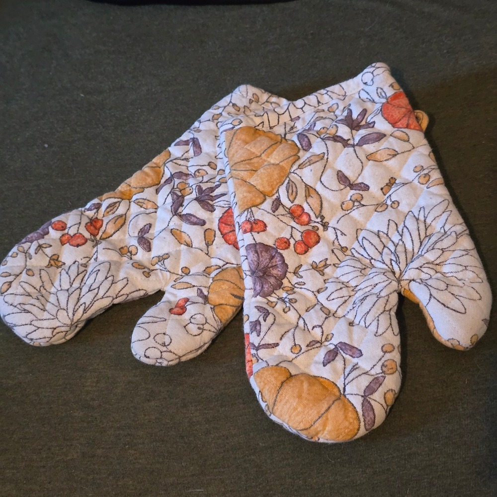 Mahogany Oven Mitts OS Set of 2 Unisex Cream Orange Fall Pumpkin Floral Quilted